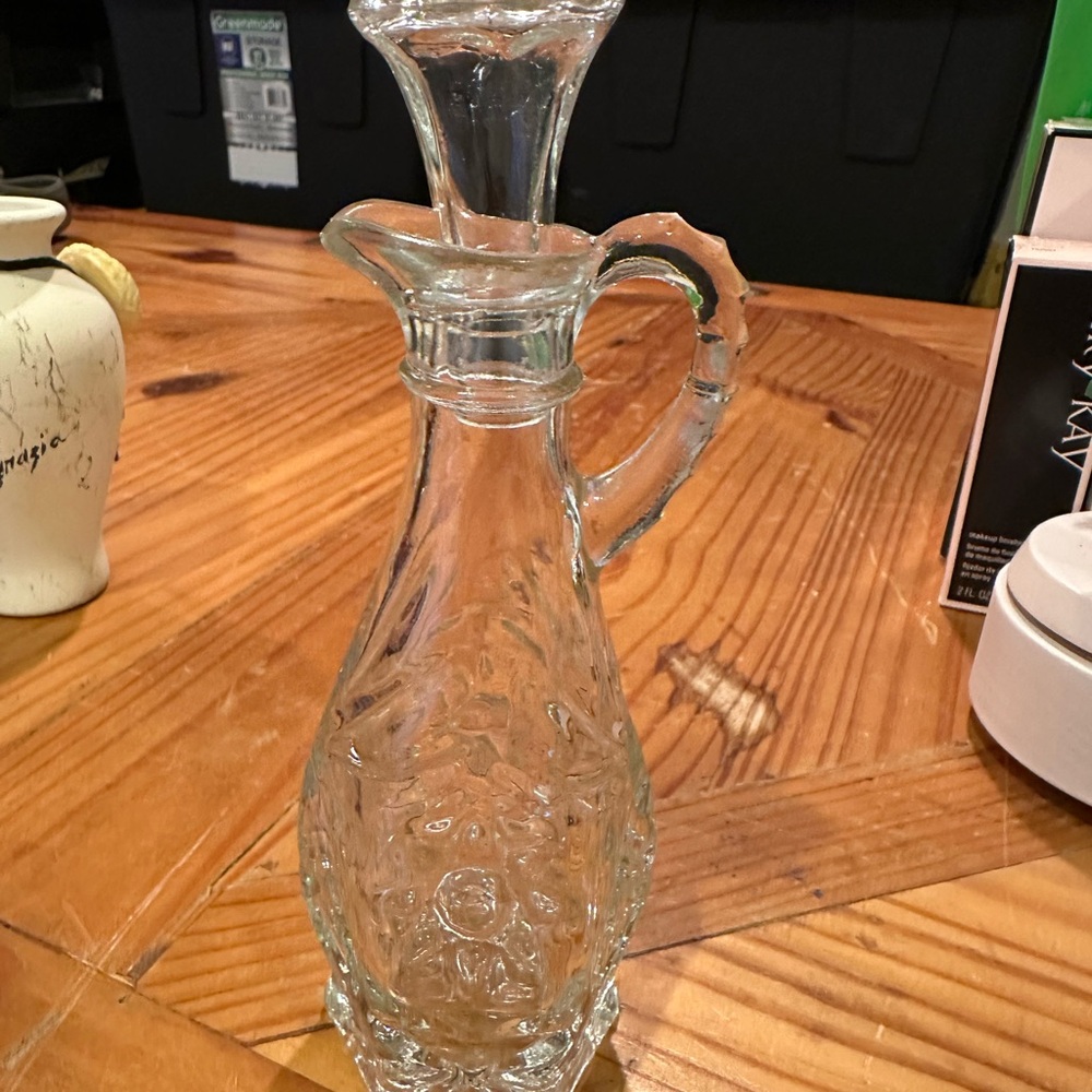 Elegant Glass Decanter with Handle